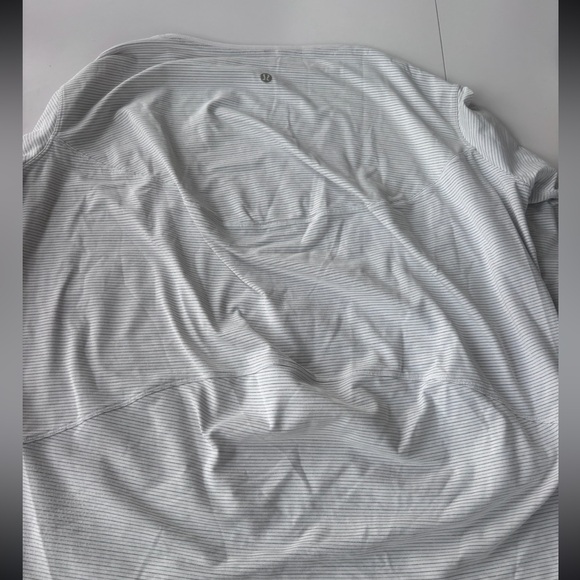 Lululemon Athletica women’s Back in Action tee size 8 white striped - Picture 2 of 5
